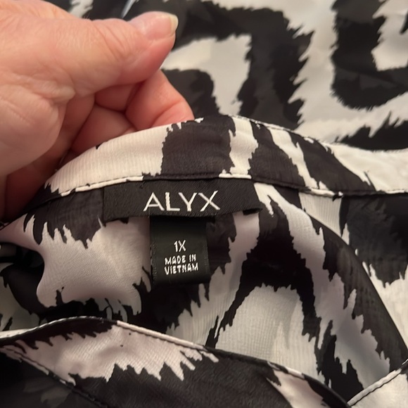 Sheer fabric in black & white - Picture 3 of 5